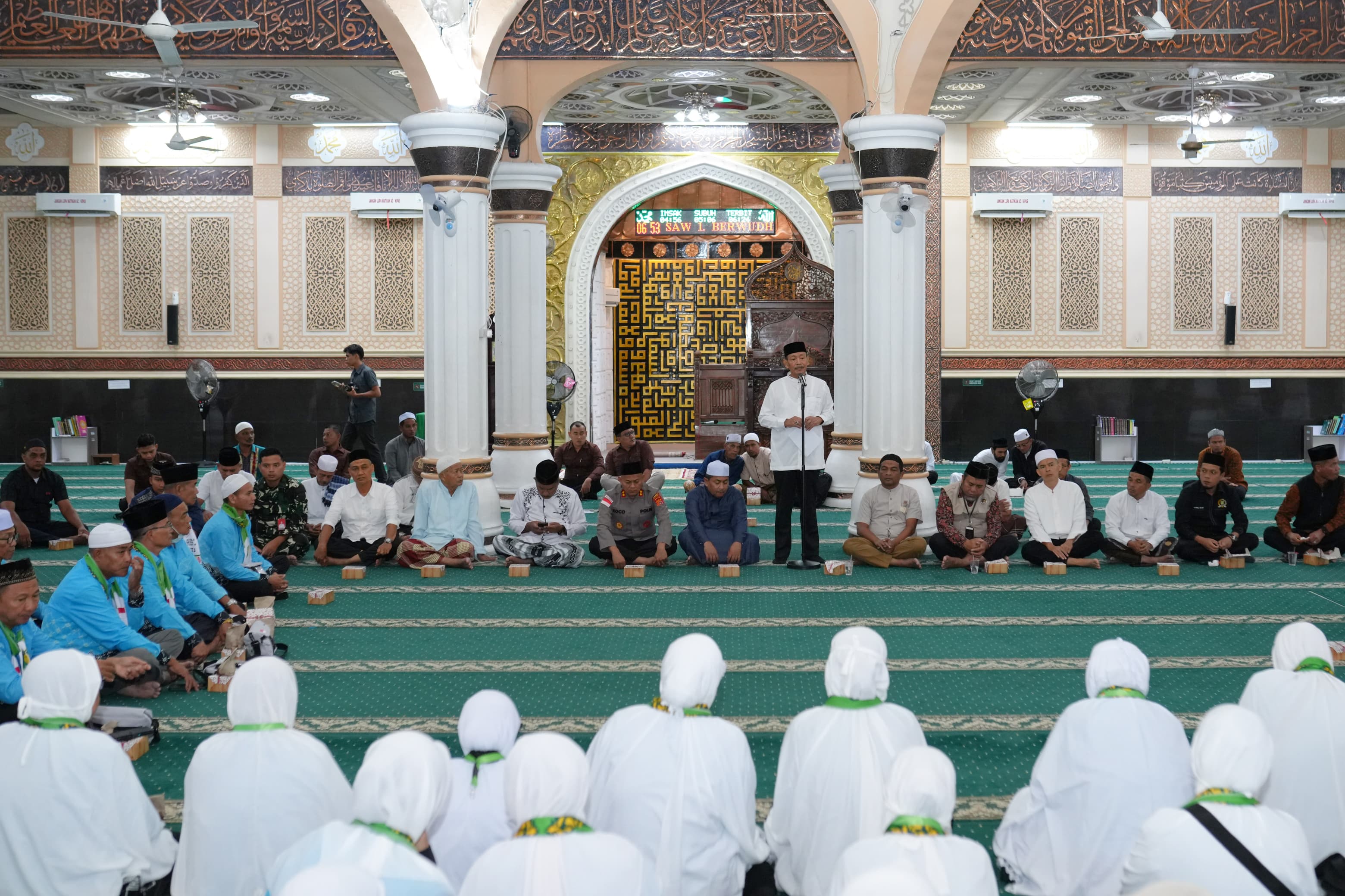 Wakil Wali Kota Sabang Lepas Jamaah Calon Haji, Suasana Haru Warnai Masjid Agung Babussalam